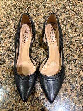 Abella Women's Black Pointed-Toe Pumps